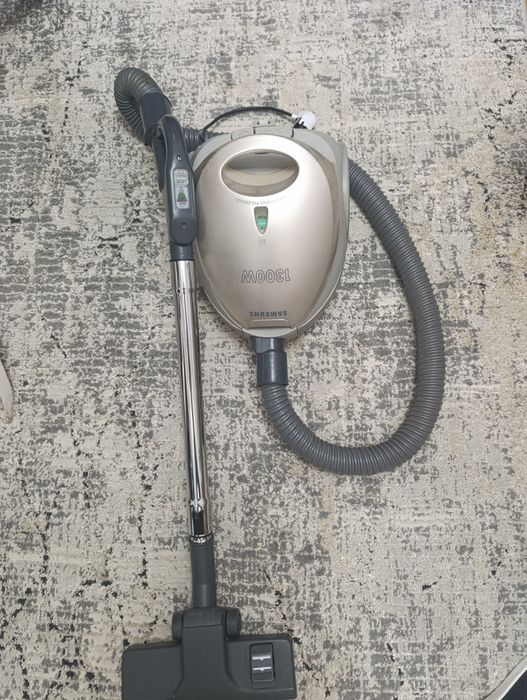 Пылесосы в отличном состоянии.. ручное управление .вентилятр