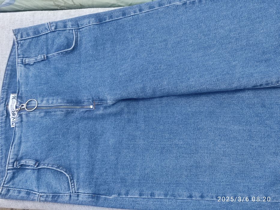 Женские джинсы .