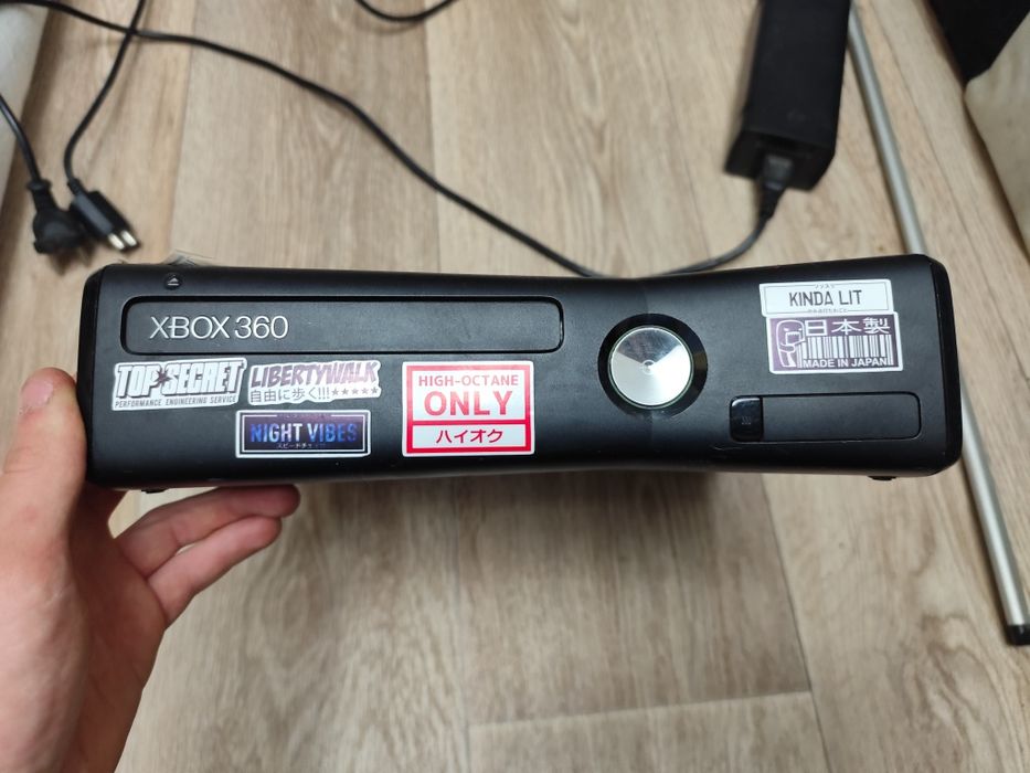 Продам xbox 360 в отличном состоянии