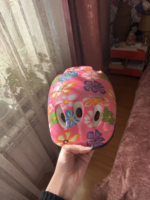 Продам два детских шлема для девочек