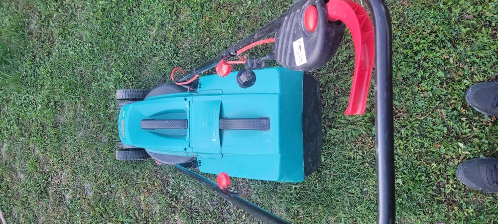 Mașină electrică gazon