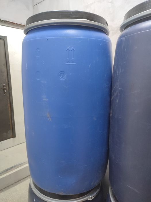 Продам пластиковые бочки 230л