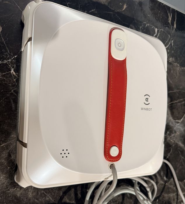 робот-мойщик окон Ecovacs WINBOT 880.