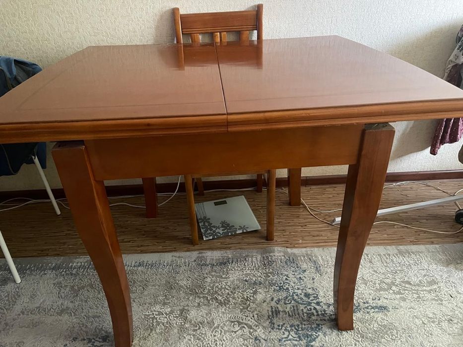 Стол со стульями