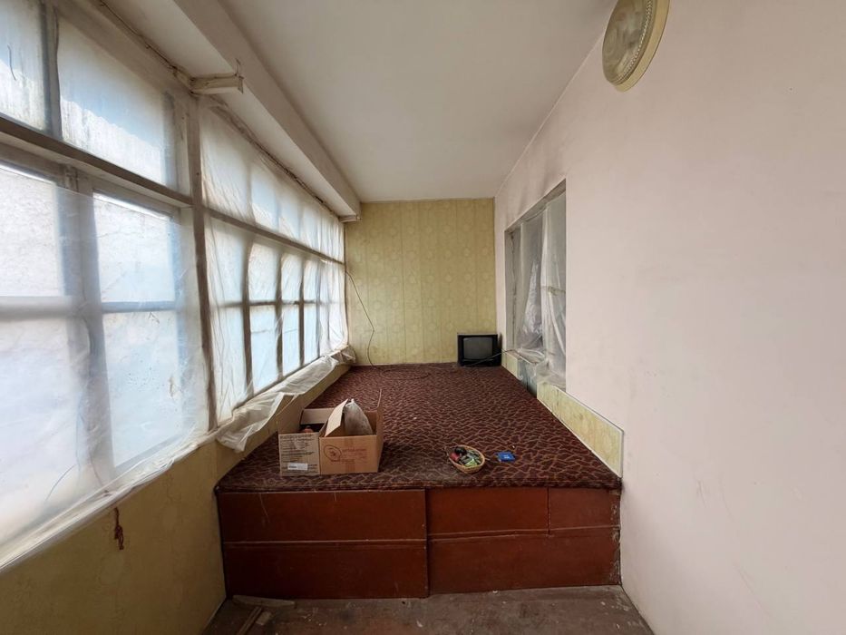 6 mikro rayon 3 xonali 86m² 4-qavat uy sotiladi