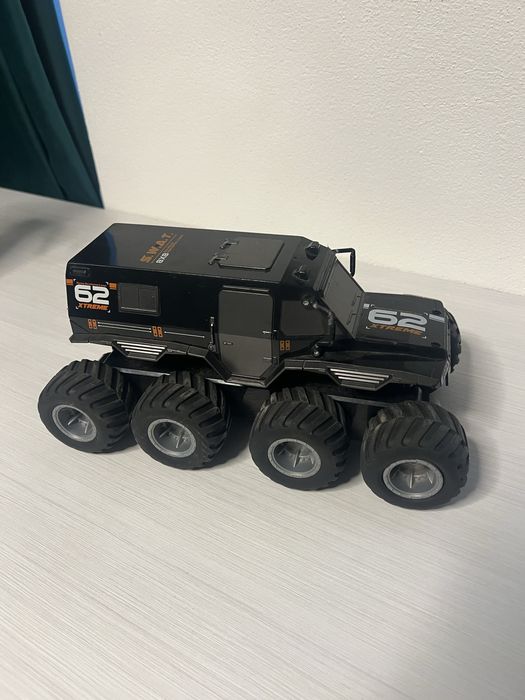 Masina cu telecomanda 8x8