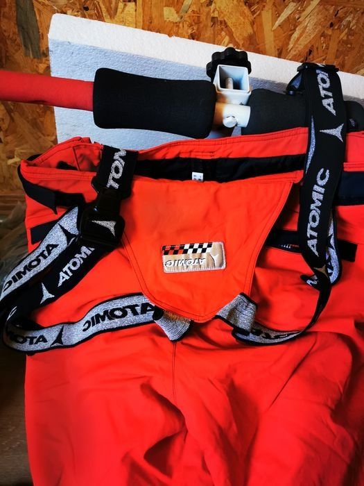 Vand pantaloni de iarna impermeabili schi snowboard etc noi sau apro