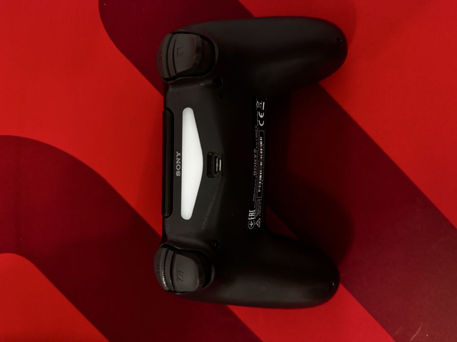 Продам джойстик Dualshok4