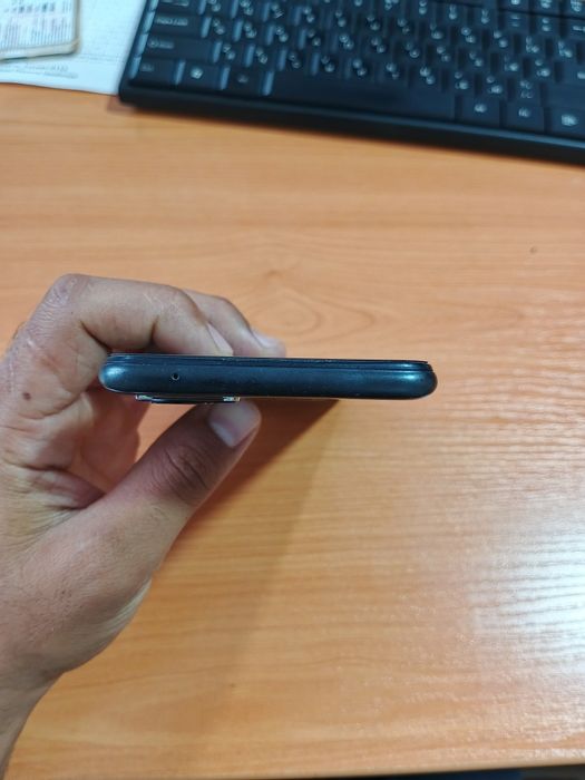Realmi 9 i  karopka document bor