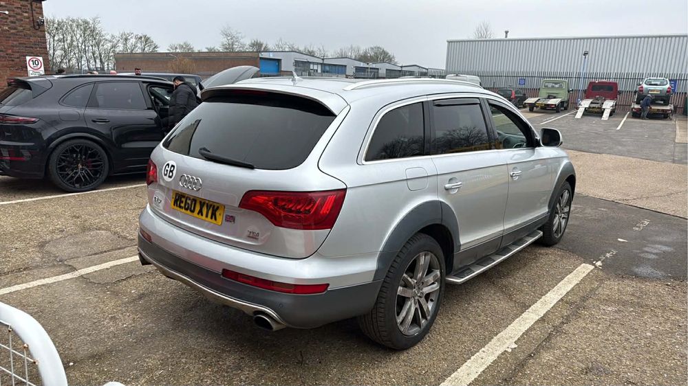 Ауди кю7 фейс на части