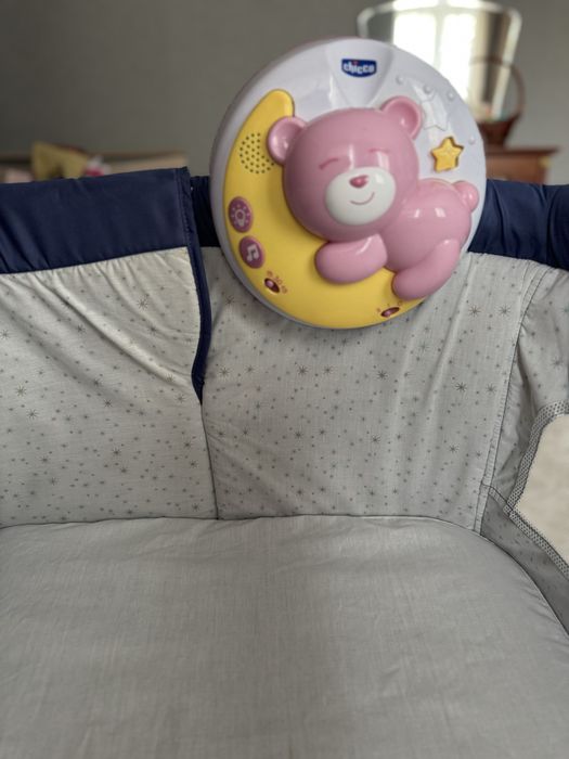 Chicco: Кроватка-манеж Next2Me (мобиль в подарок)