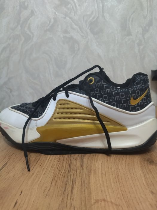 продам Баскетбольные кроссовки