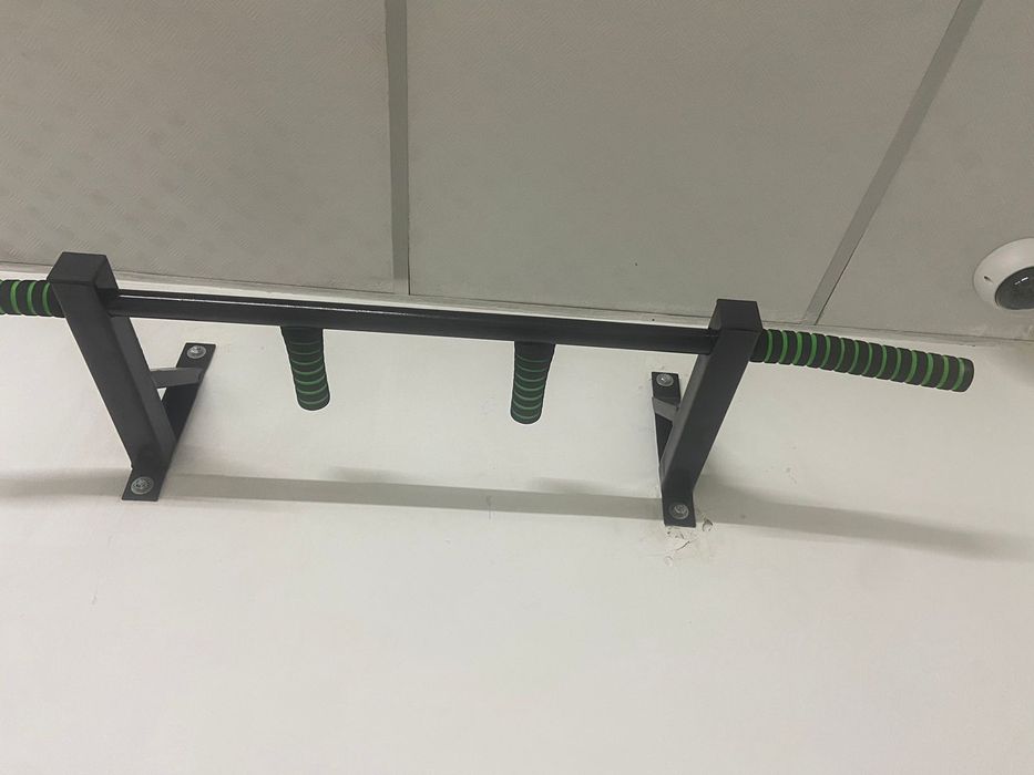 Турник настенный