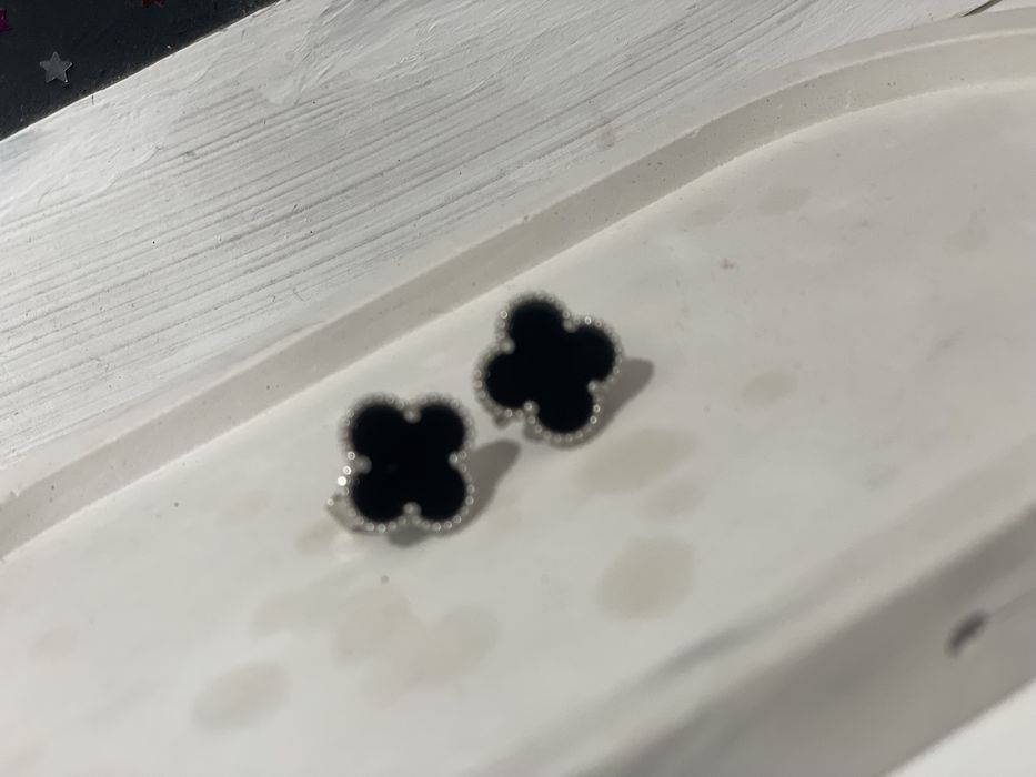 Продам серьги новые