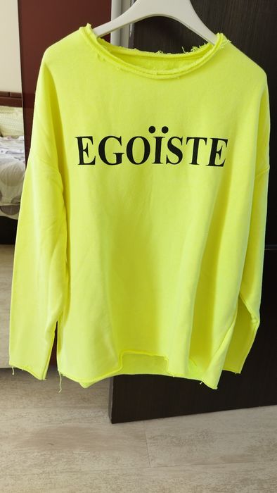 Електрикаво зелена  oувърсайз блуза EGOISTE и тениска  Armani Exchange