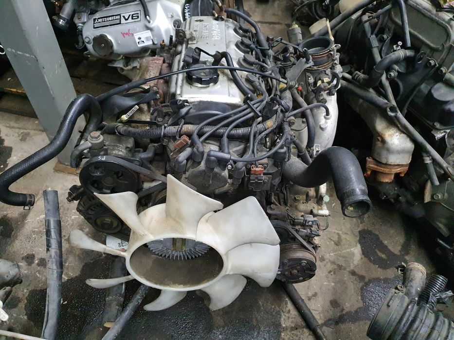 Двигатель контрактный 4G64 Space Gear