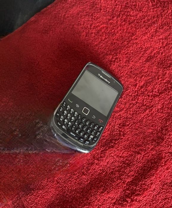 Telefon cu touchscreen BlackBerry, butoane exfoliate