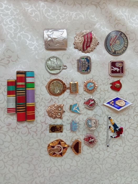 Календари , значки , куклы , игрушки , конструктор СССР