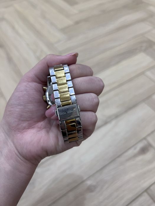 Часы от бренда Michael Kors