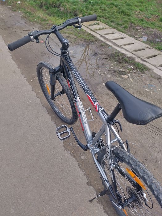 Bicicleta Scott pentru adulți sau tineri cu fițe tineri cu fițe