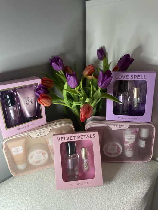 Подаръчни комплекти с мист за тяло и лосион или гланц за устни