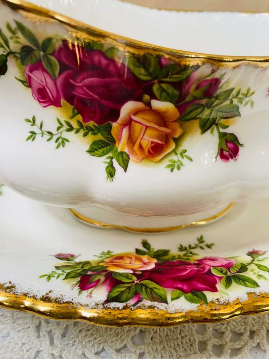 ROYAL ALBERT красива голяма сосиера от Англия