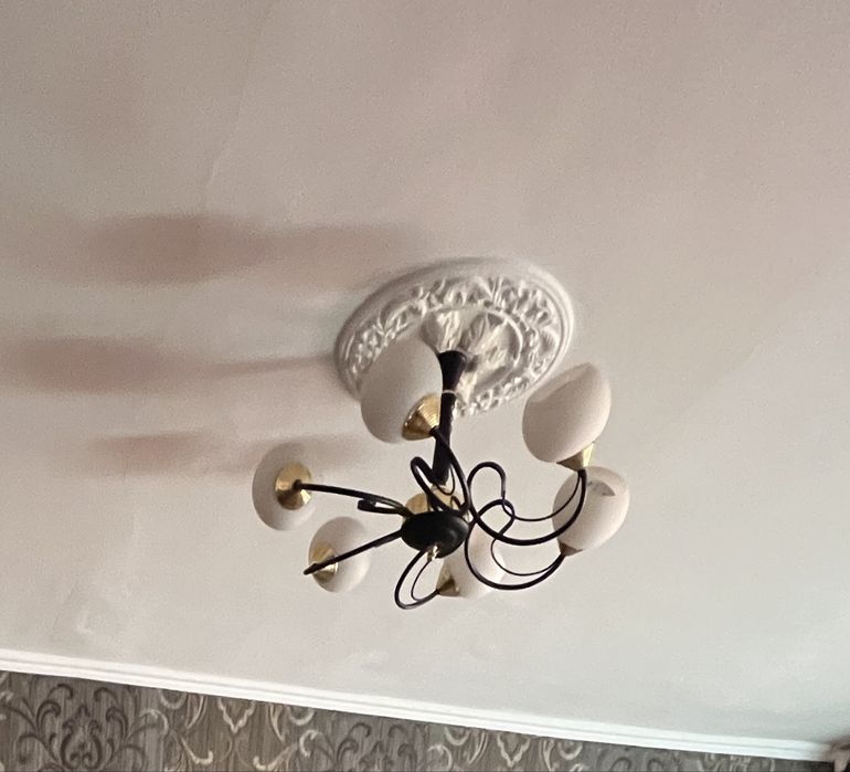 Люстры дешево продам