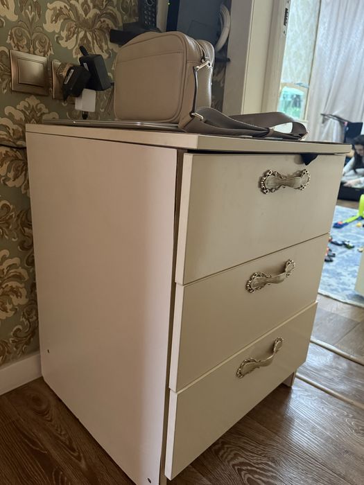 Продам тумбу деревянную