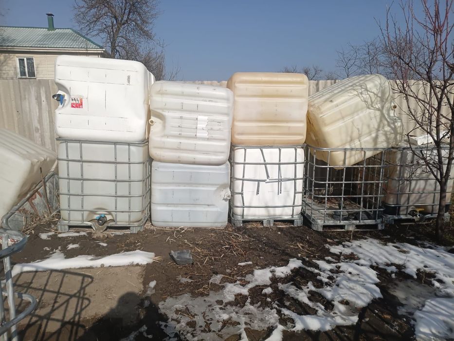 Продам кубовые емкости