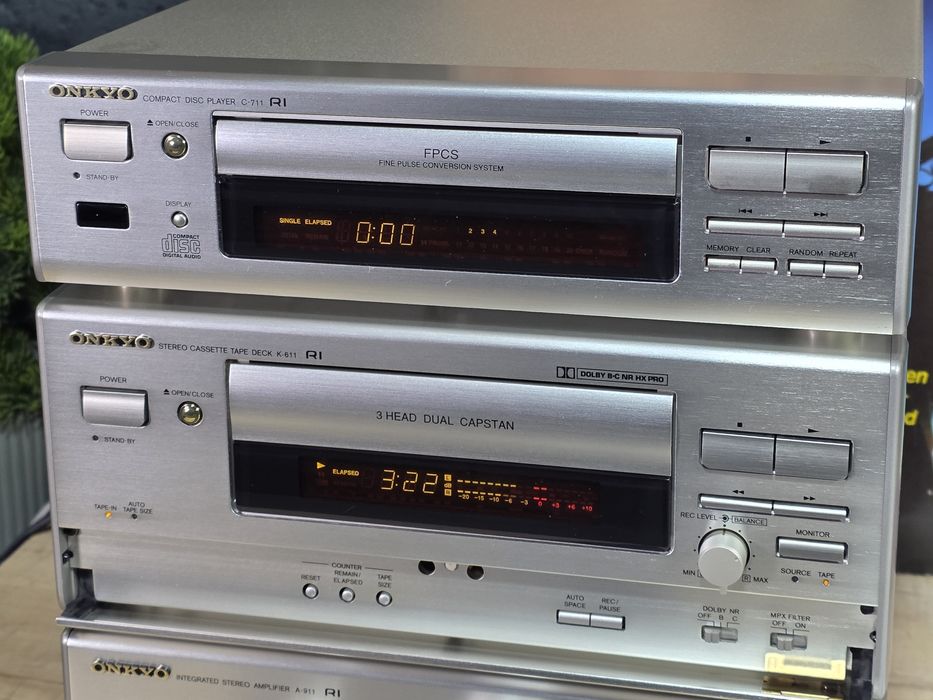 Linie audio ONKYO midi, Deck 3 head,dual cabstan tuner, amplificator cd-player  telecomanda, hifi stereo