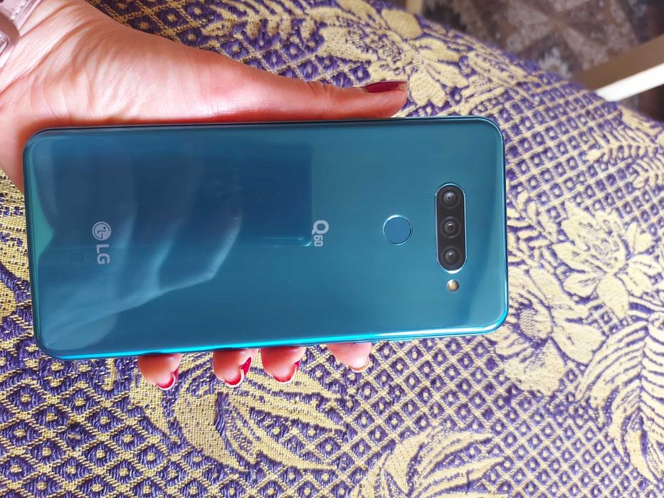 Мобилен телефон LG Q60