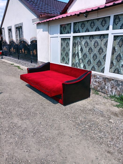 Canapea extensibila pentru două persoane