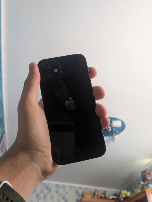 iPhone 12 в хорошем состоянии