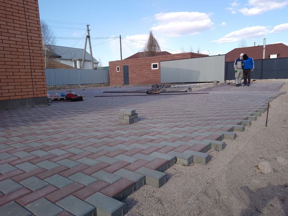 Укладка брусчатки и асфалта