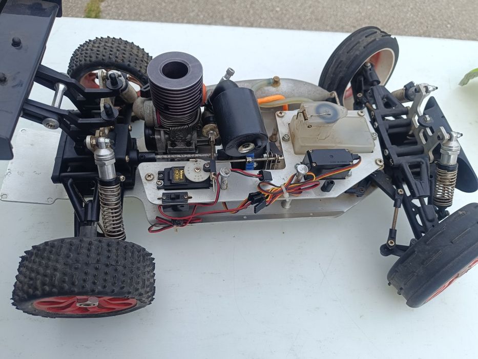 RC нитро бъги 1/8 със задно задвижване на френската марка T2M