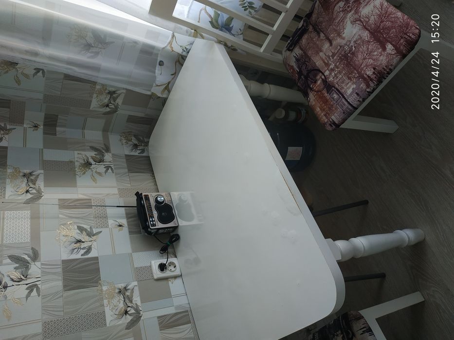 Продам кухонный стол и 4 стула