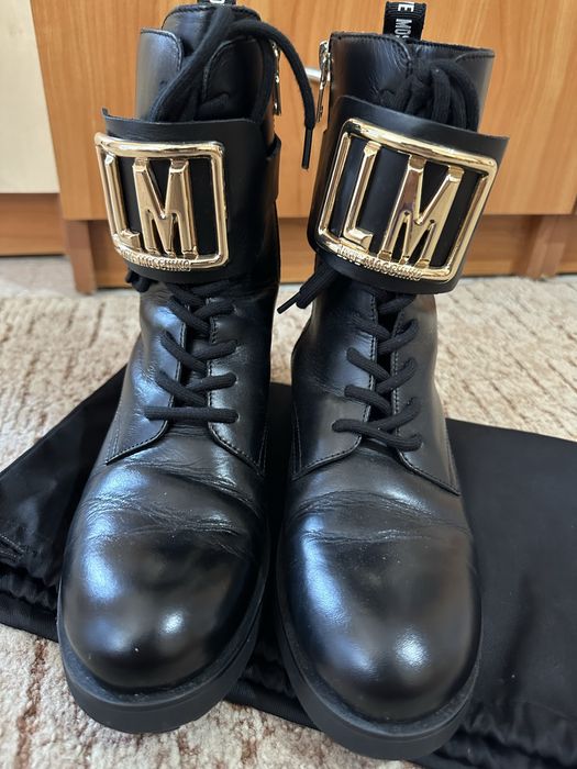 Love moschino боти