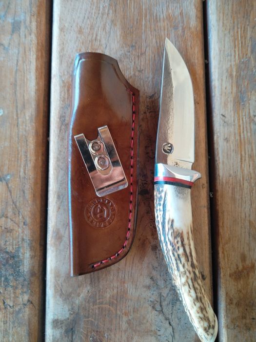 Продавам супер ловен нож на известен Български майстор ръчна изработка