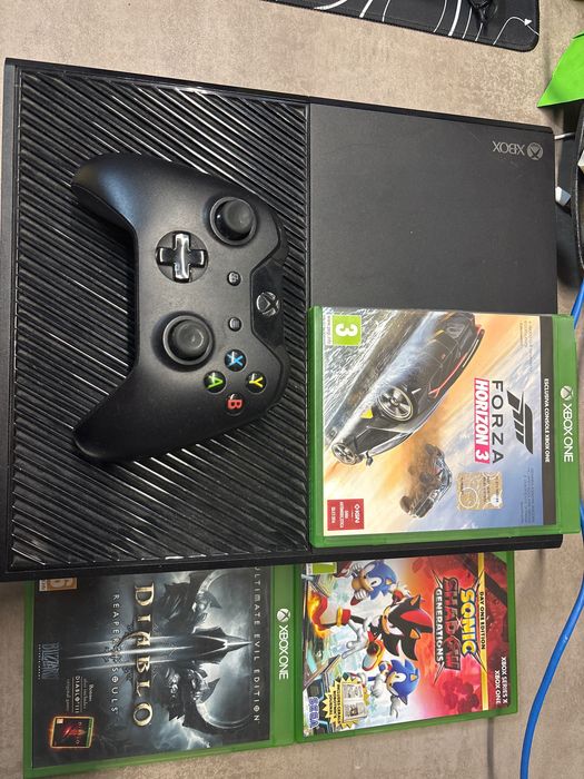 Xbox One + 1 controller + jocuri