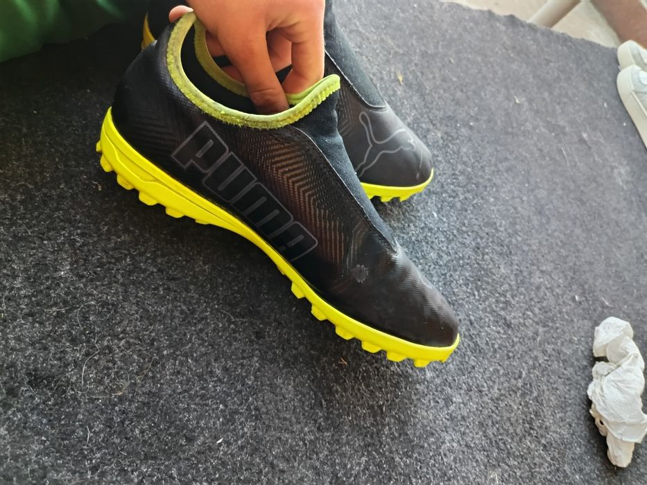 Ghete fotbal gazon sintetic Puma Finesse negru fluyellow