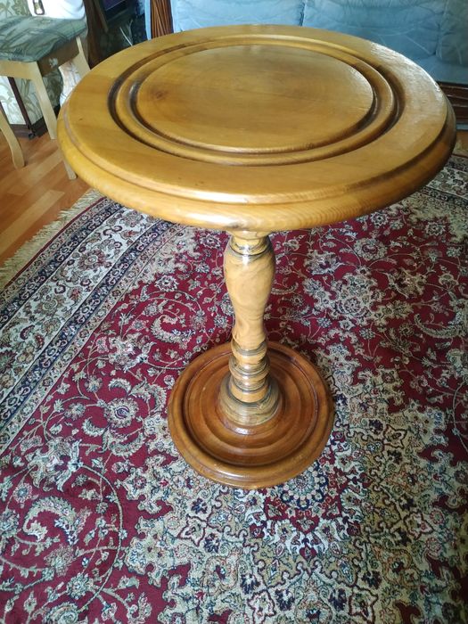 Деревянный столик