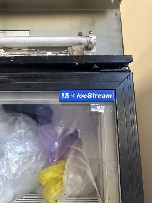 Холодильный шкаф Ice stream