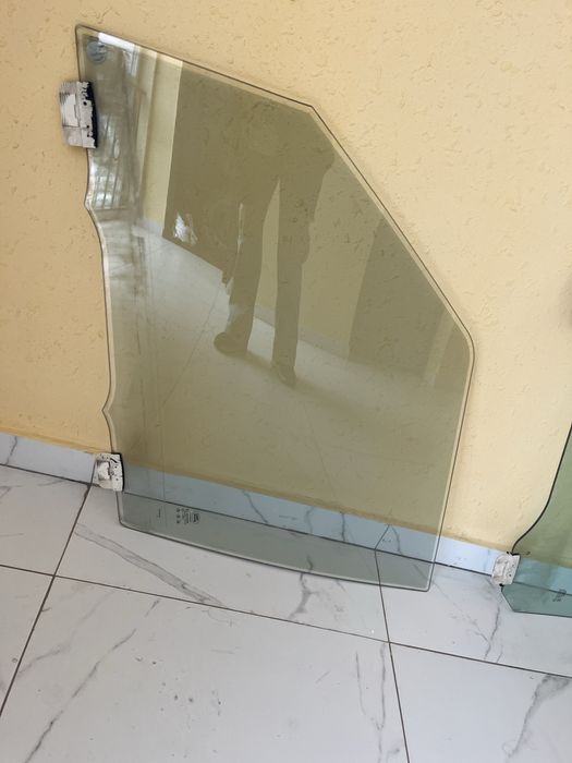 Стекло на Land Rover