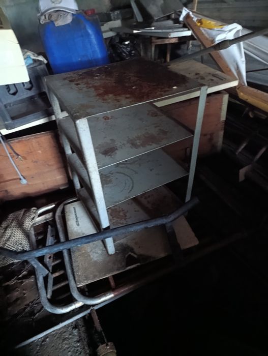 Прадаетса полка для