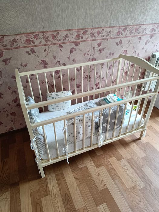 Продам детскую кроватку манеж