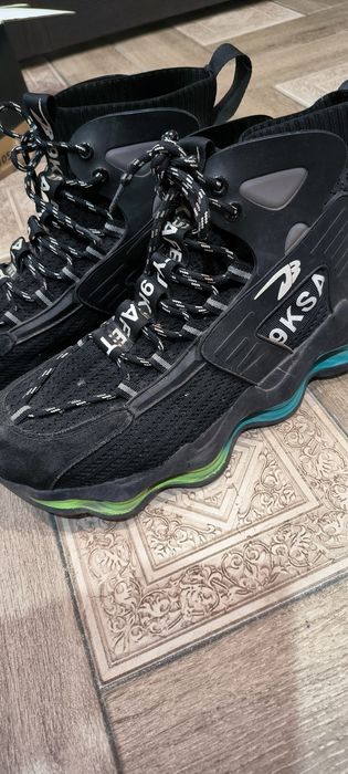 Продам ботинки с железнвм носом