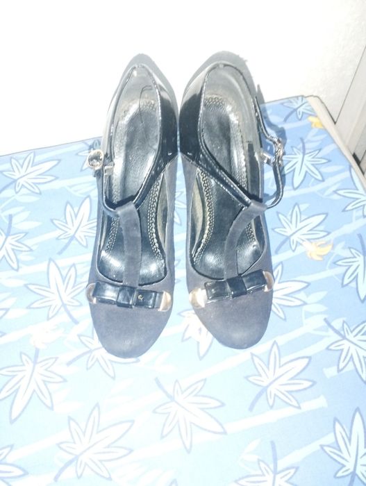 Продам туфли на высоком каблуке