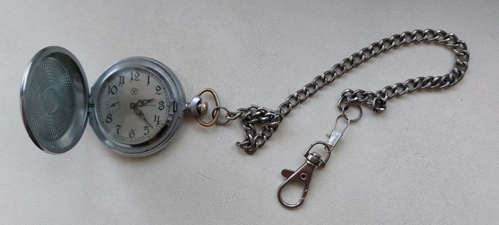 Часы карманные продам