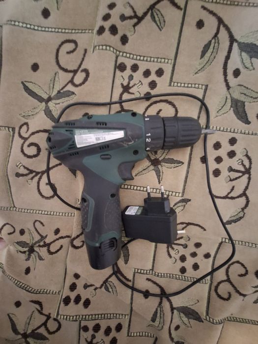 Шуруповёрт в хорошем состояний!!