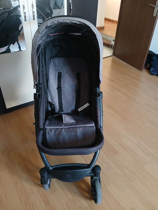 Vand carucior pentru copii